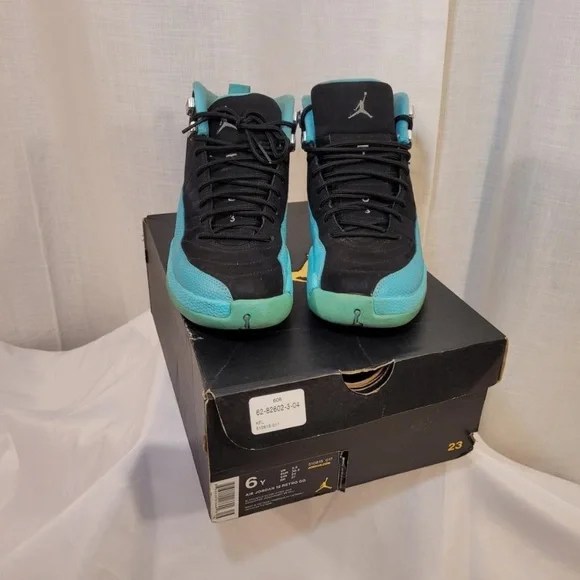 Jade 12s store